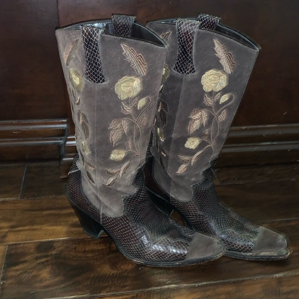 beautiful 7.5 Antonio Melani leather cowgirl boots